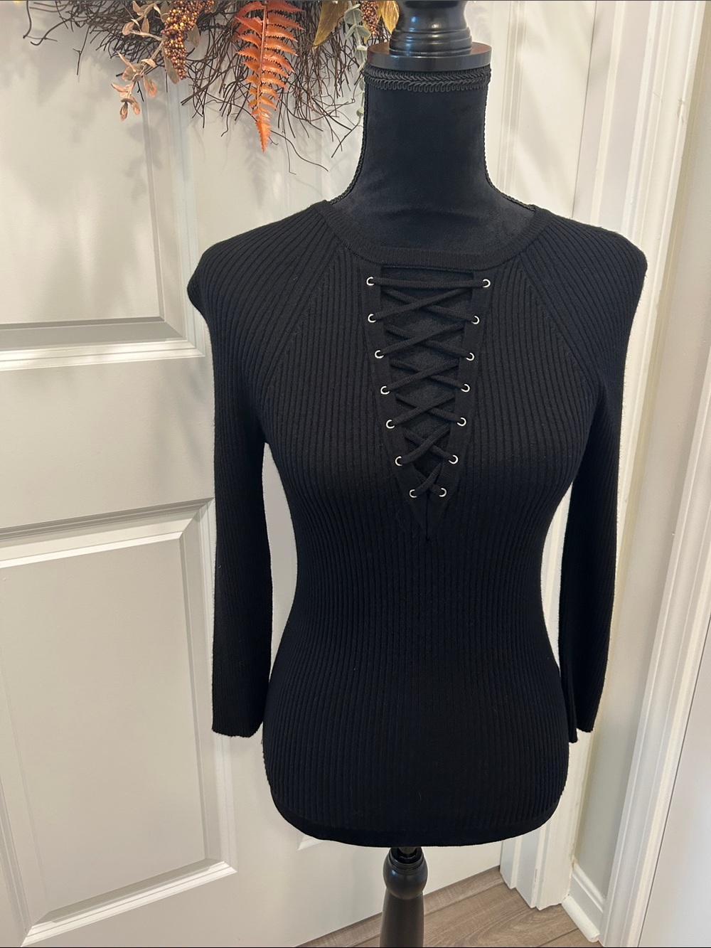 Express Black Ribbed Lace-Up V-Neck Long Sleeve Top Size         Small Petite